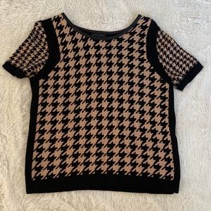 Short sleeve light sweater